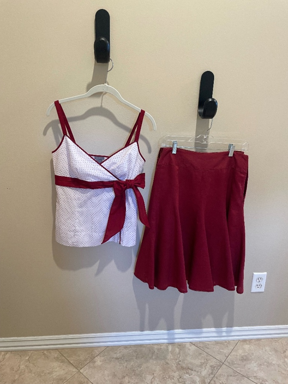 Adorable wine-colored Ann Taylor summer skirt and top set, size 2